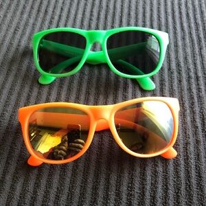 Plastic Advertising Green and Orange Sunglasses Set